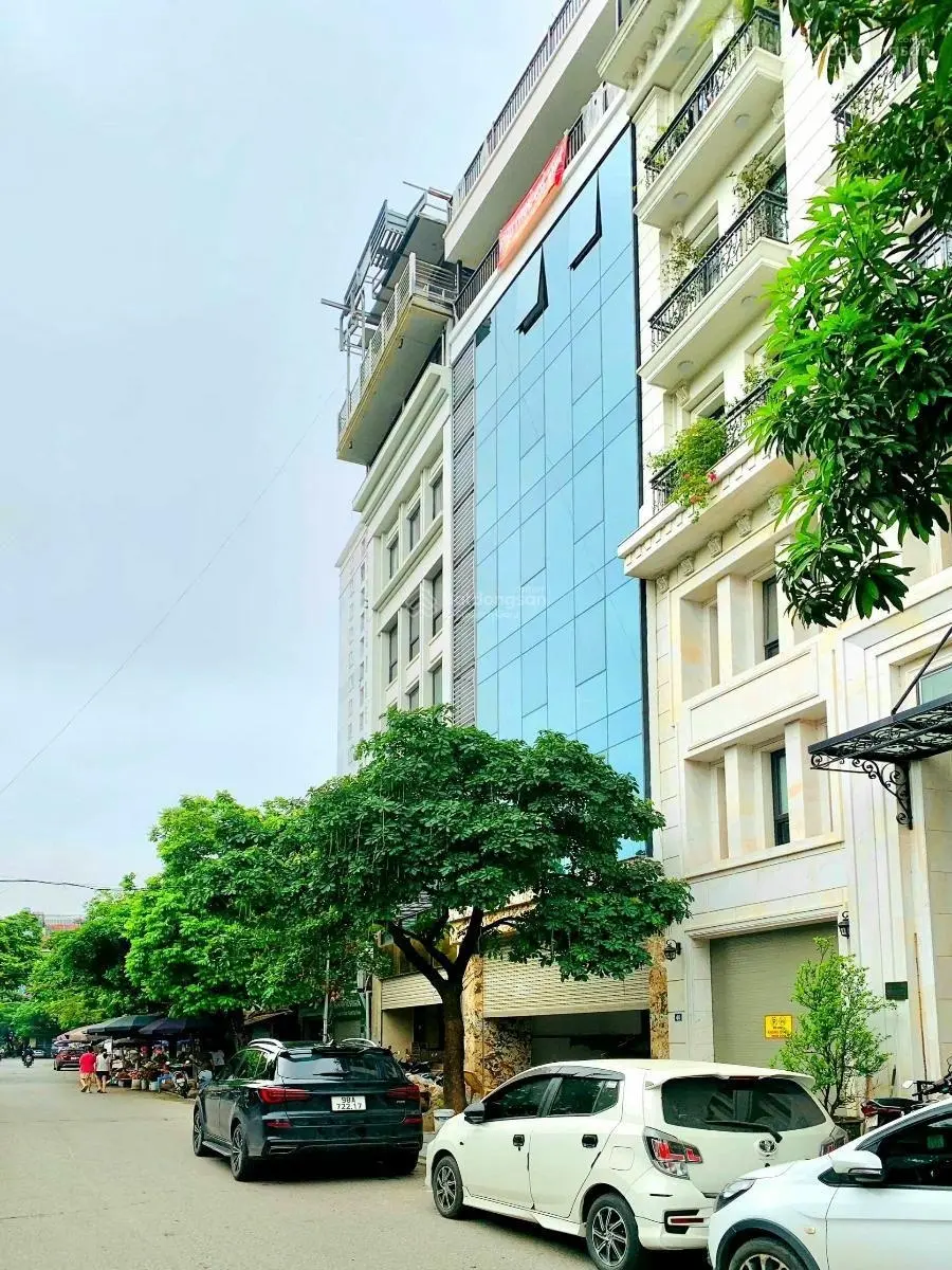 TT Tây Hồ - Toà nhà 9 tầng 1 hầm - Mặt tiền rộng - Vỉa hè đá bóng