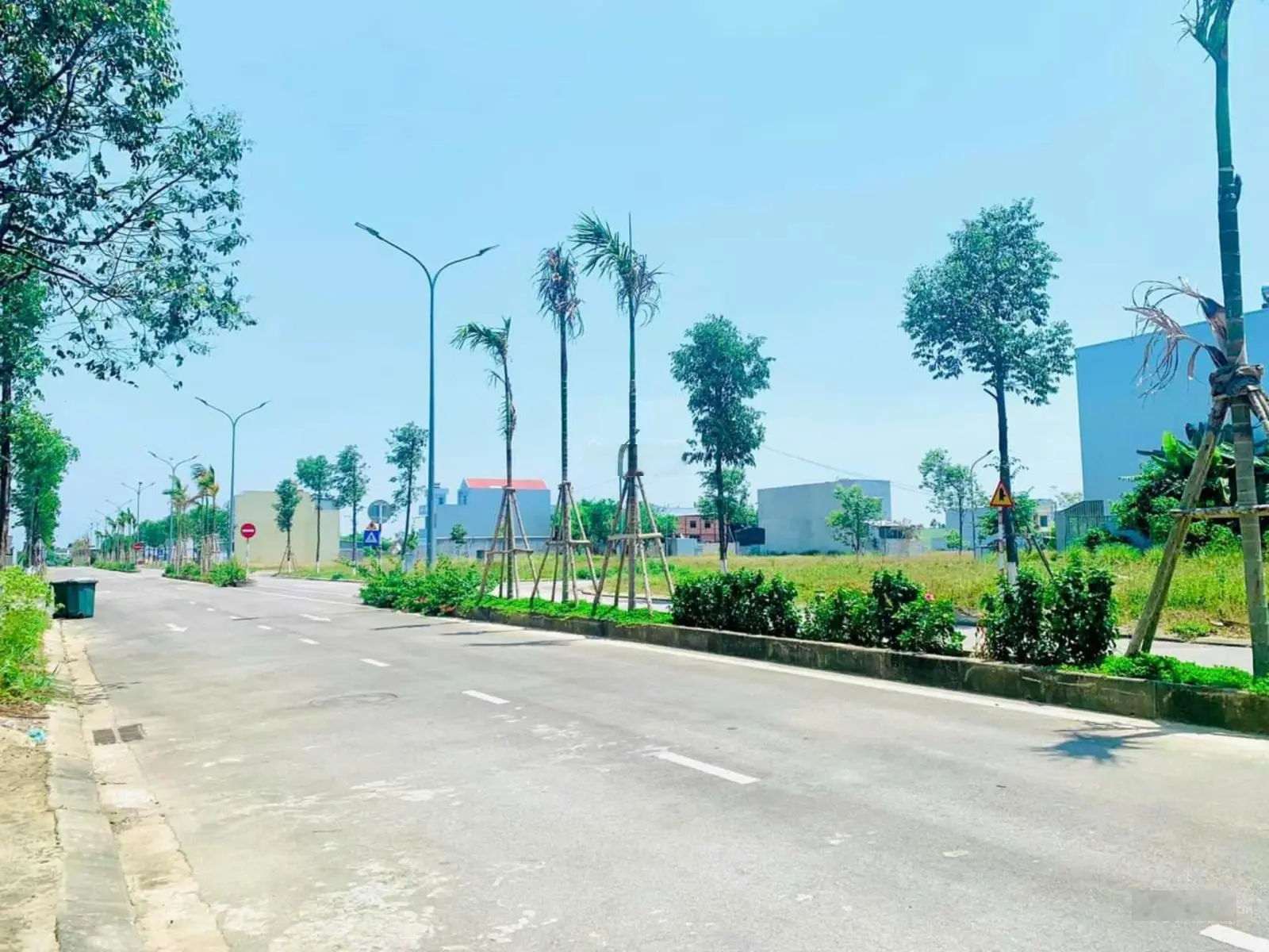 Chính chủ lô hướng đông 125m2 sạch đẹp trục chính 24m giá siêu tốt