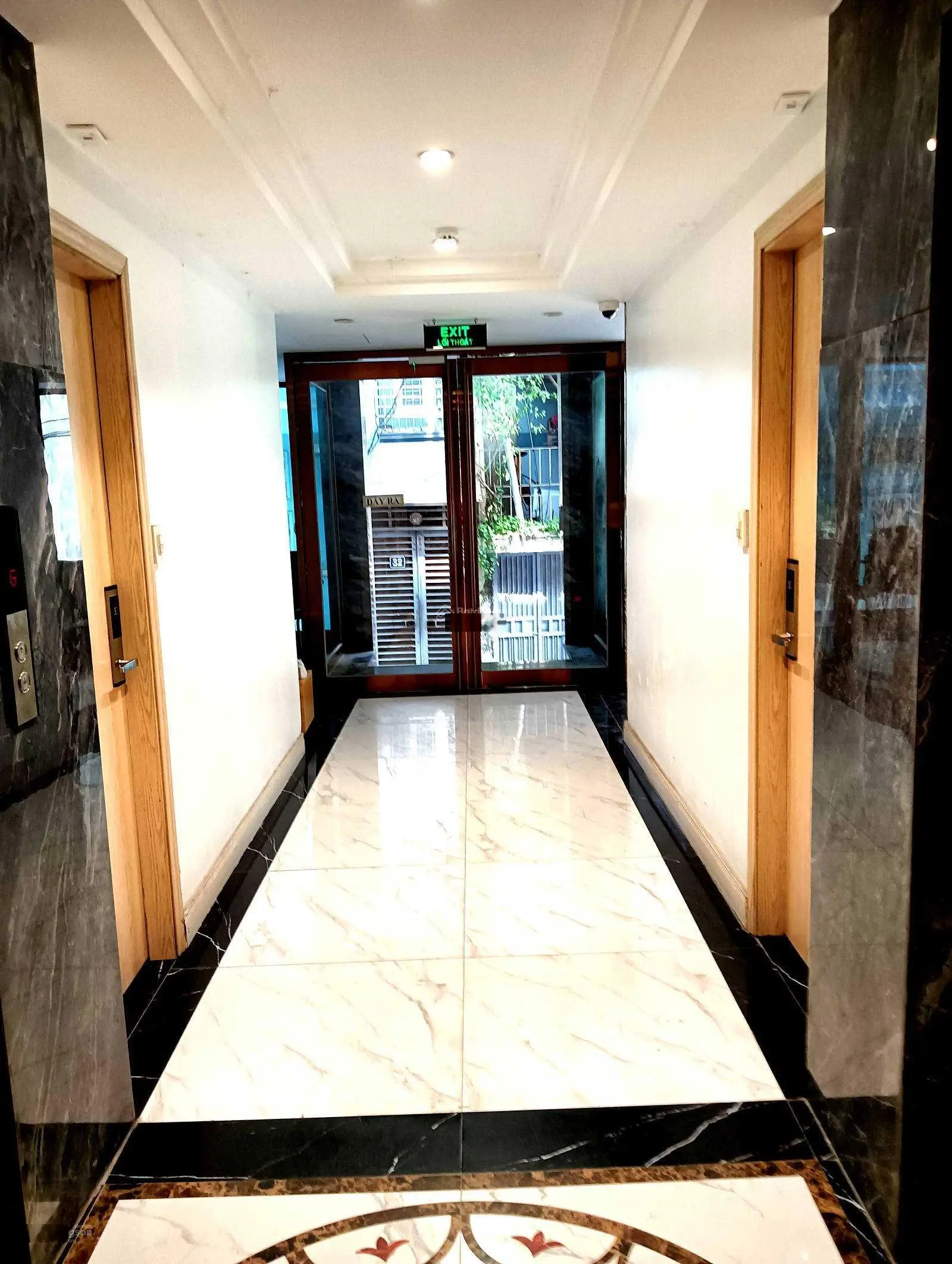 Bán toà căn hộ xây mới 100% Võng Thị diện tích 256m2, 9 tầng thang máy, mặt tiền 16m, giá 88 tỷ