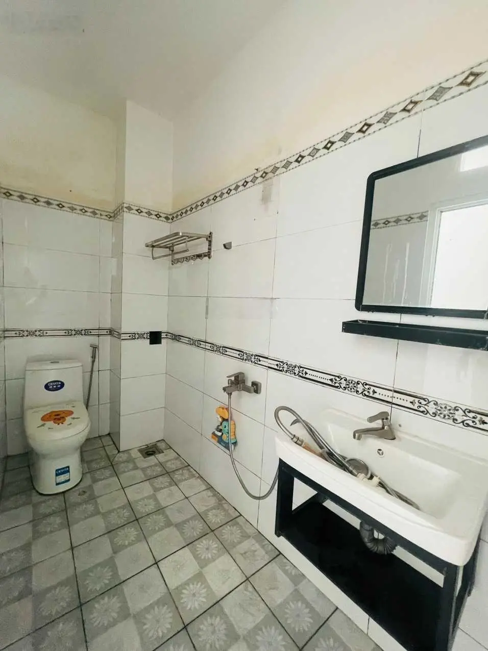 Bán nhà 2 lầu ngay hẻm 229, Liên Khu 4 - 5, Q. Bình Tân. Giá 2tỷ580 TL