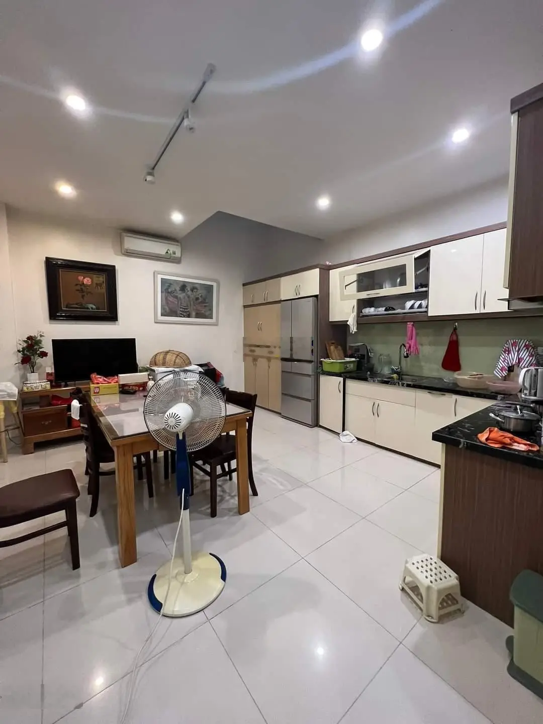 Phân lô Yên Lạc 56m2 5 tầng, mặt tiền 4,6m. Ô tô gần nhà