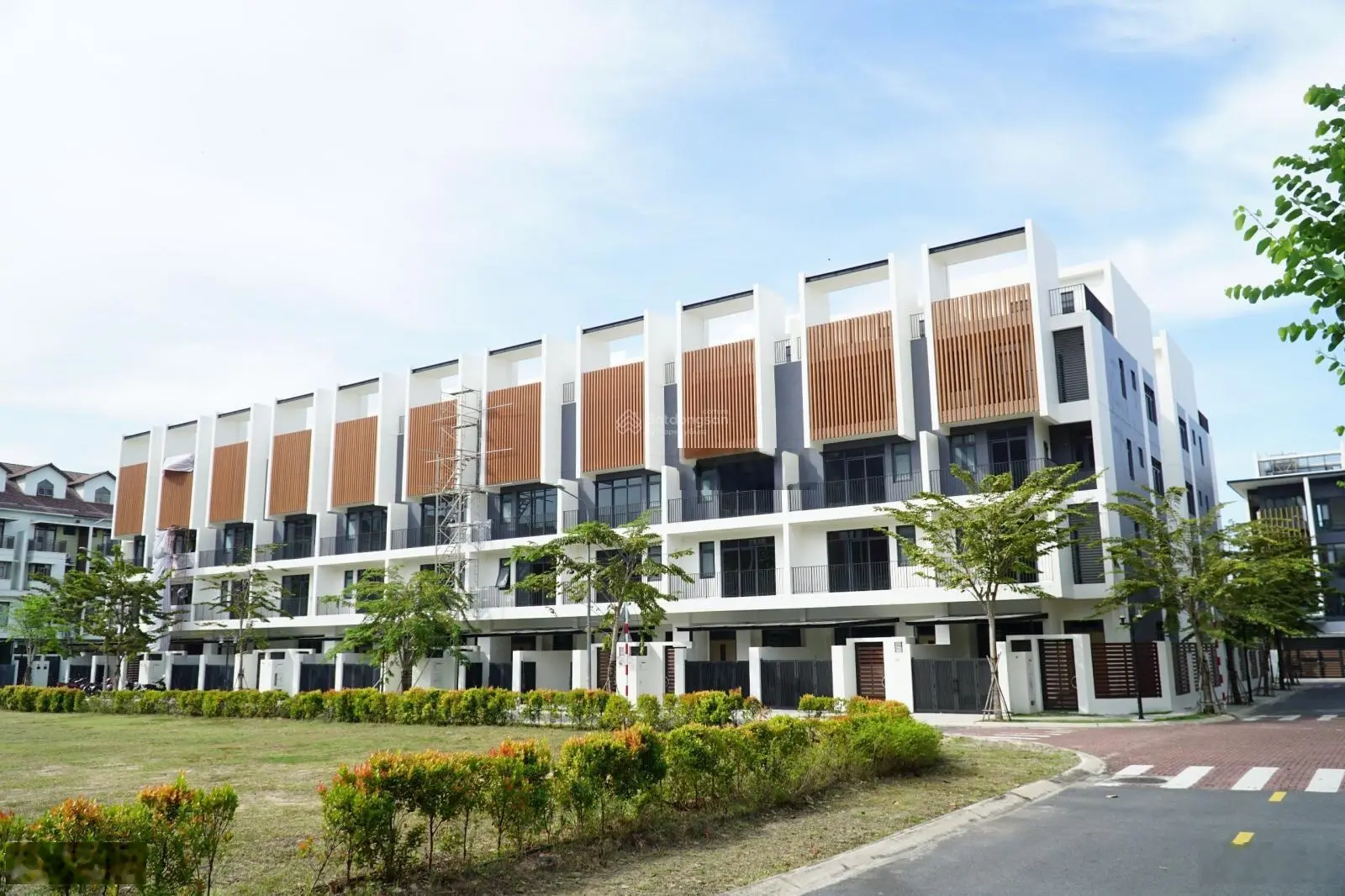 Bán nhà liền kề đã hoàn thiện tại thành phố mới Bình Dương - thanh toán chỉ từ 18 triệu/tháng