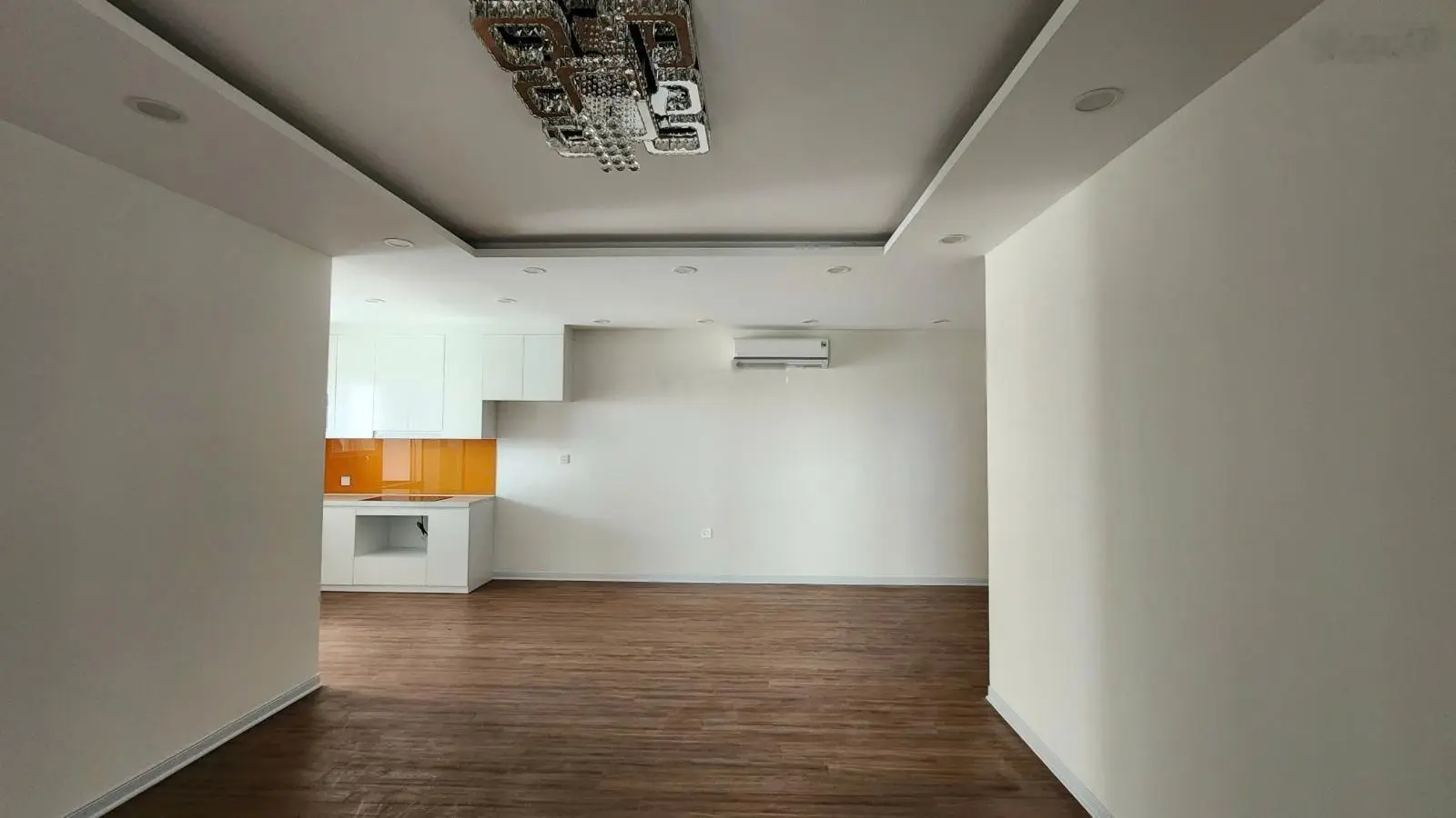 Chính chủ bán gấp căn Góc 98,87m2 tòa River giá 4tỷ5x0 nội thất liền tường mới nhận bàn giao chưa ở