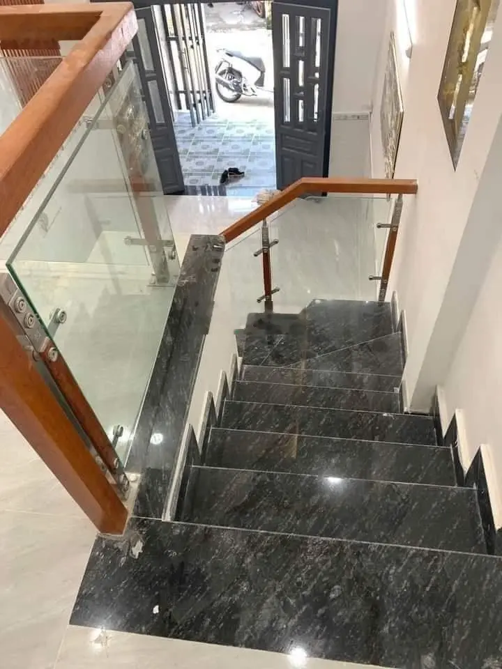 Nhà sổ riêng diện tích 60m. Đường thông buôn bán. Giá 2 tỷ 750