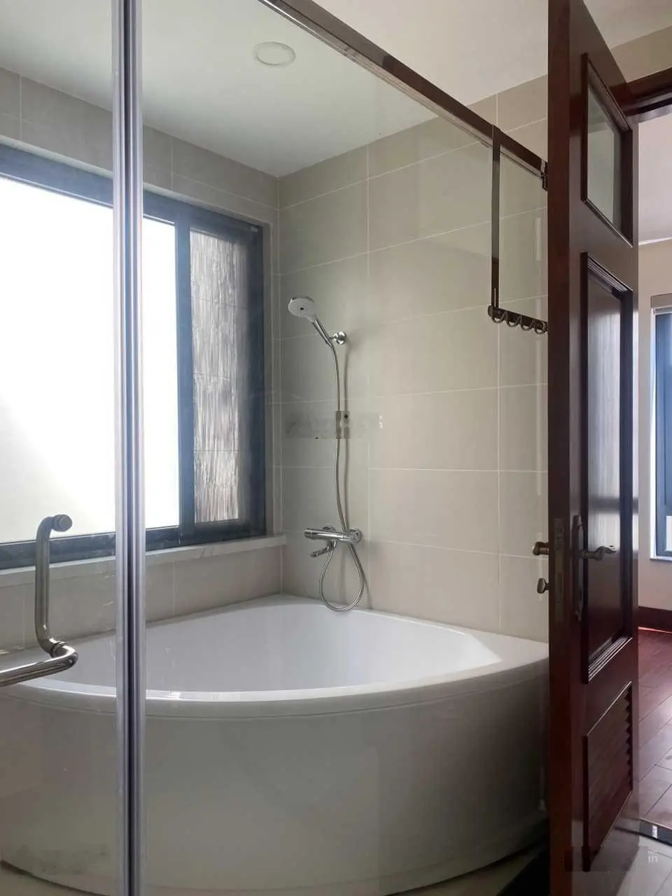 Bán nhà siêu đẹp ! Khu VIP Thành Thái P14 Q10 , mặt tiền 6 x 18m hầm 4 tầng st thang máy