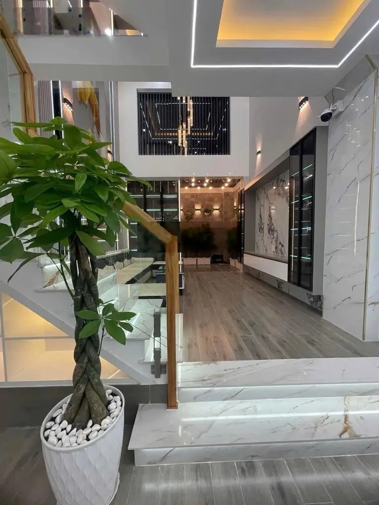 Nhà 5 tầng trong khu phân lô đồng bộ, full nội thất, đường Lê Thị Riêng, DT 60,5m2 (4,4x14), Q12