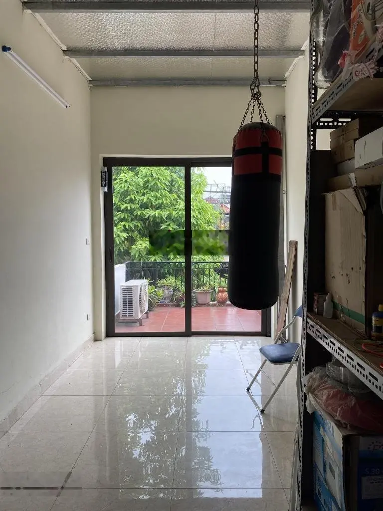 Bán nhà phân lô - trước nhà sân rộng cực thoáng - trung tâm hai bà