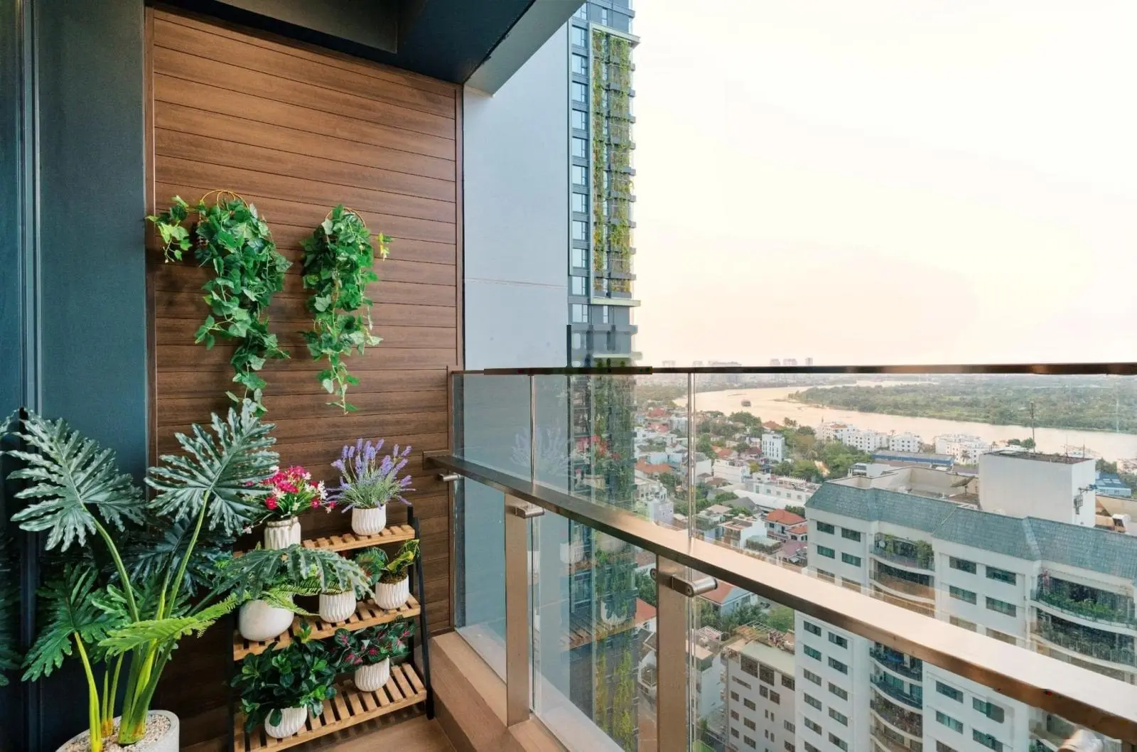 Chủ bán CH The Prince Residence, Phú Nhuận, sổ 80m2 2PN, 2WC giá 6.2 tỷ. LH 0902 500 ***lầu cao)