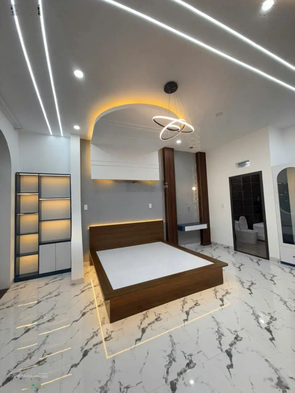 NGỘP BANK CẦN RA GẤP CĂN NHÀ 1T2L ngay chợ Thuận Giao TP Thuận An, đang cho thuê 12tr/tháng