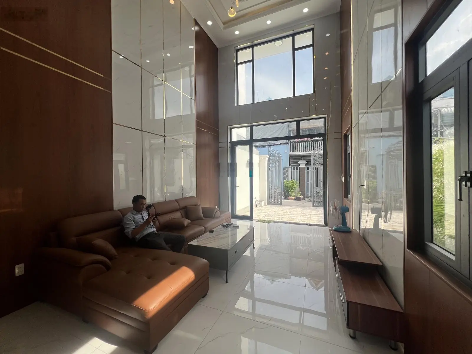 Bán nhà ngay chợ hiệp bình, 100m ra phạm văn đồng, 6x19m: trệt+ lửng+ 2 lầu+ sân thượng, ở ngay