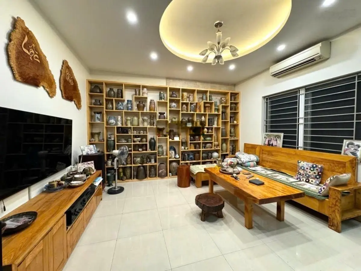 Hiếm! Nhà đẹp phân lô Chùa Láng. Ô tô chạy vòng quanh, gara, vỉa hè 2m, kinh doanh. 55m2.5 tầng.