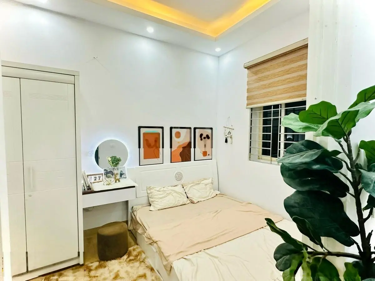Nguyễn Chí Thanh. Nhà đẹp, ngõ thông tứ tung, gần ô tô tránh, ra phố chỉ vài chục mét