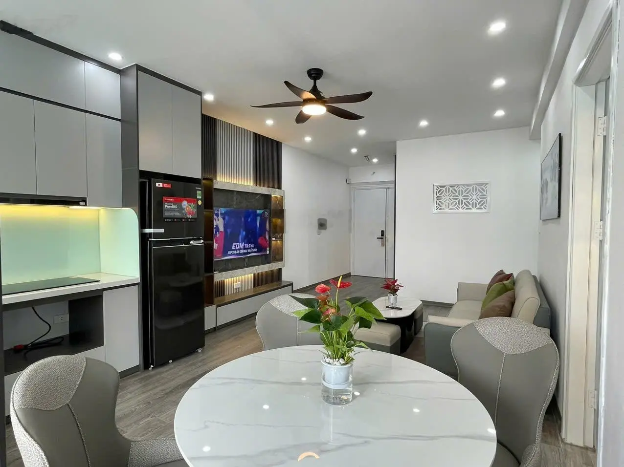 Chính chủ bán căn 3 ngủ, 2 WC toà B1, B2 HUD2 Linh Đàm, nhà đã sắm đầy đủ nội thất mới 100%