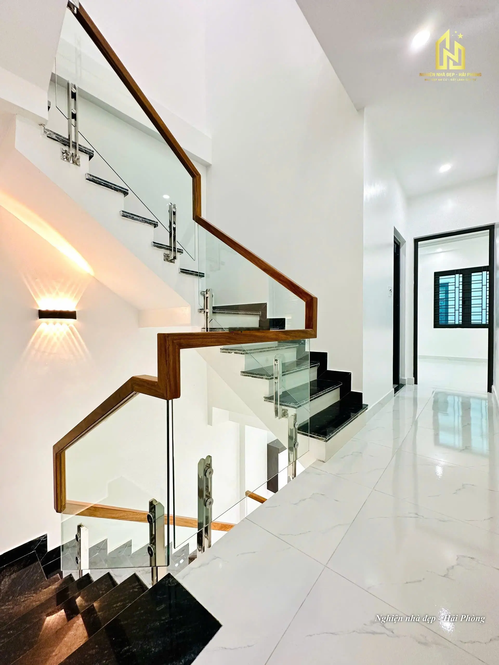 Nhà đẹp gốc dân xây độc lập, mặt ngõ thông thương phố Thiên Lôi, Chợ Đôn, ô tô đỗ cửa