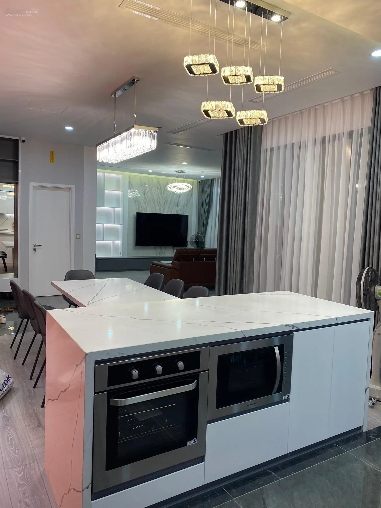 Bán penhouse 178m2 hướng Đông Nam Vinhomes Skylake Phạm Hùng, Mỹ Đình 1 Nam Từ Liêm. LH 0983786378