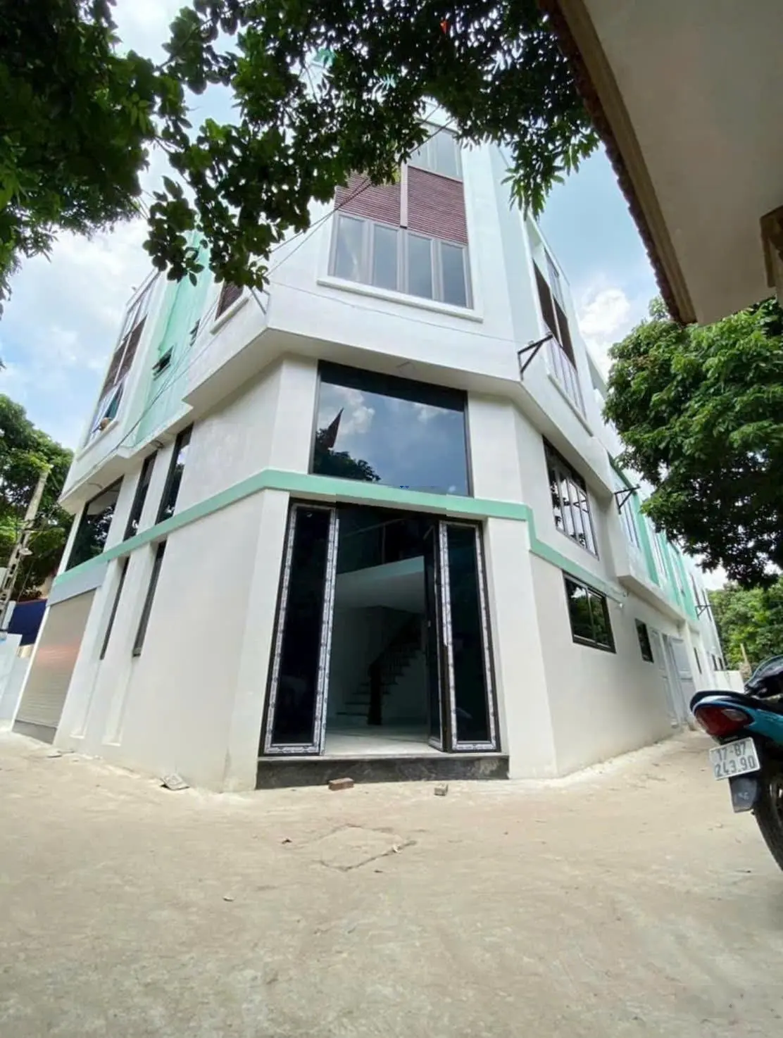Bán căn lô góc 2 thoáng 4 tầng 4 ngủ 37m2 ngõ thông ngay gần ĐH SP TDTT
