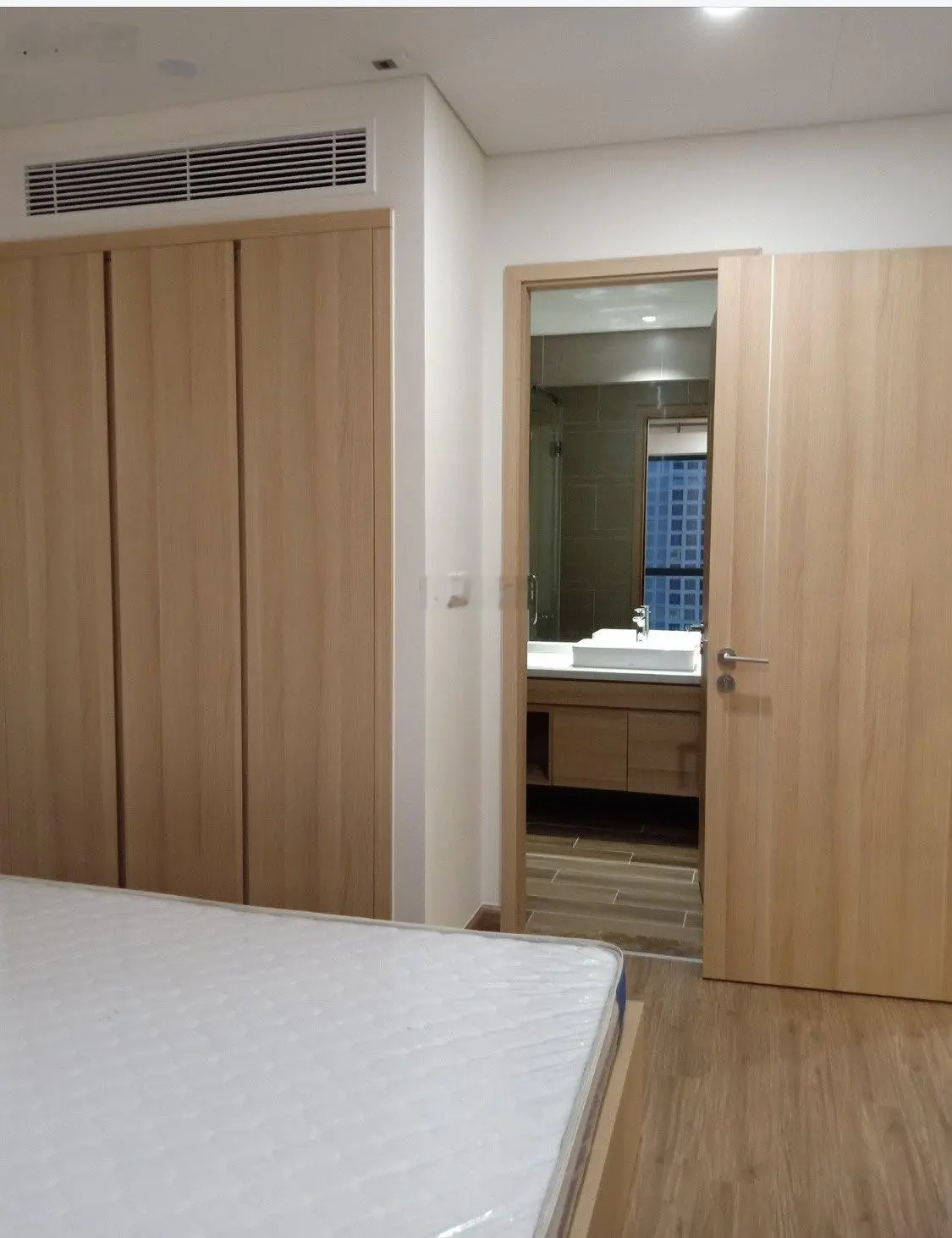 (Giá thật) chính chủ bán căn A04 71.5m2 2PN + tầng trung full NT giá 7 tỷ Sky Park Residence
