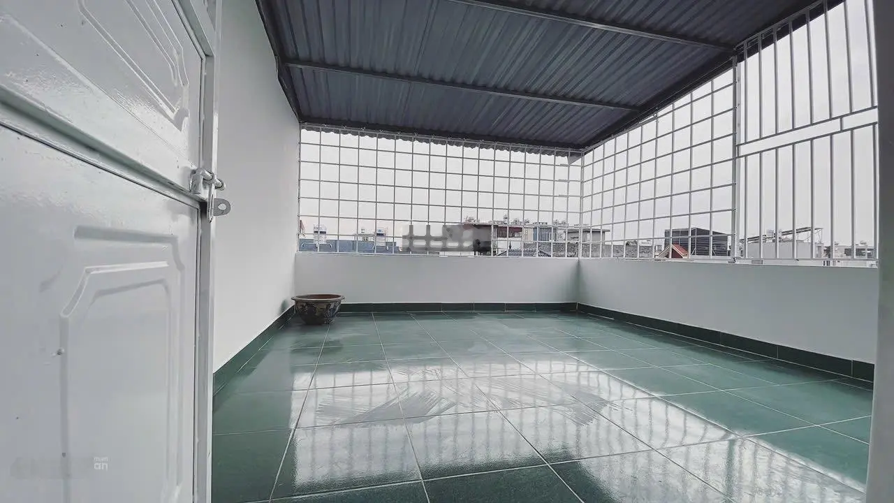 Bán nhà 4 tầng sân cổng phố Thiên Lôi gần Aeon