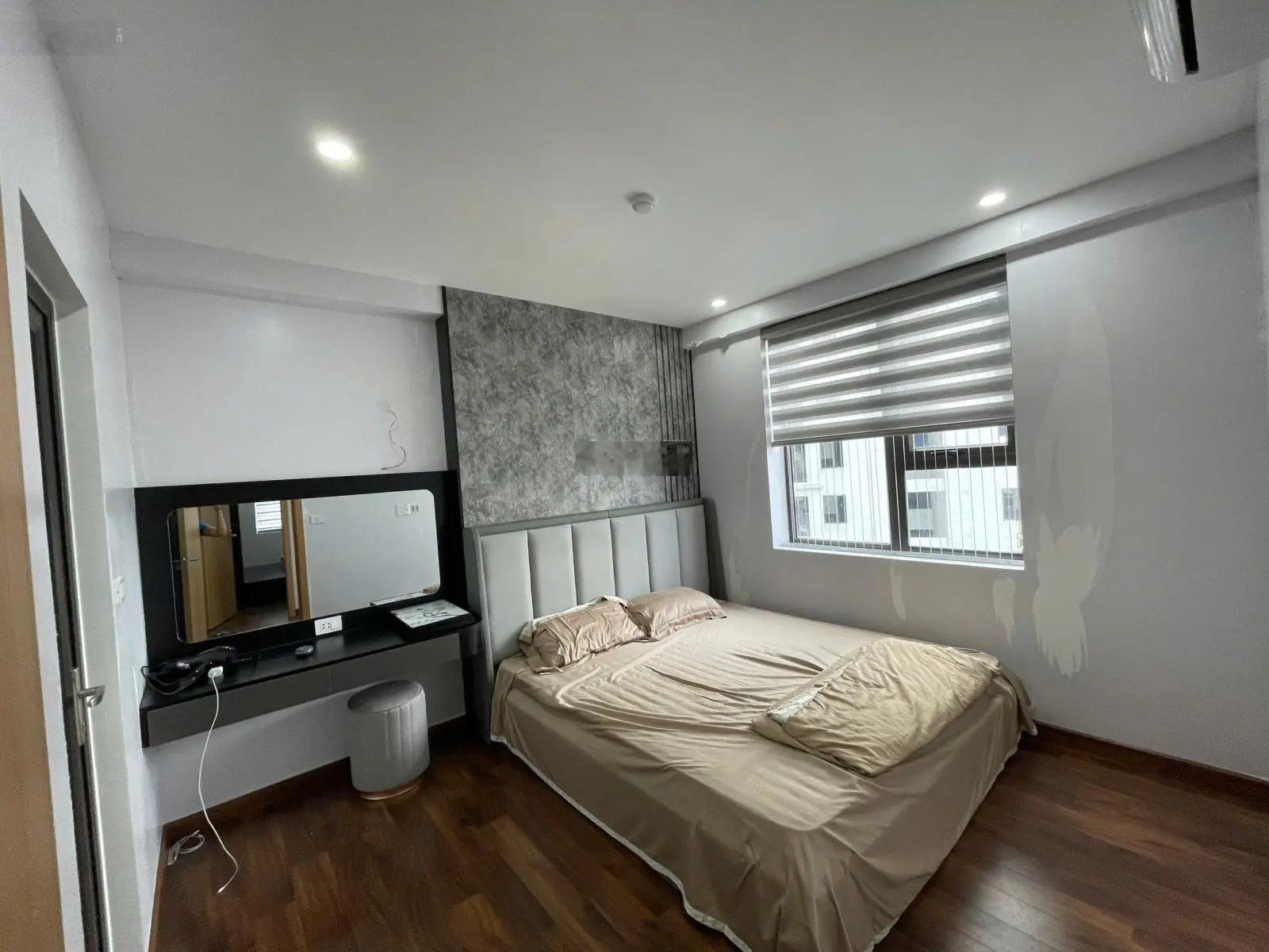 Cần bán căn góc 3PN 82m2 view đẹp, cho thuê được 10,2tr/tháng