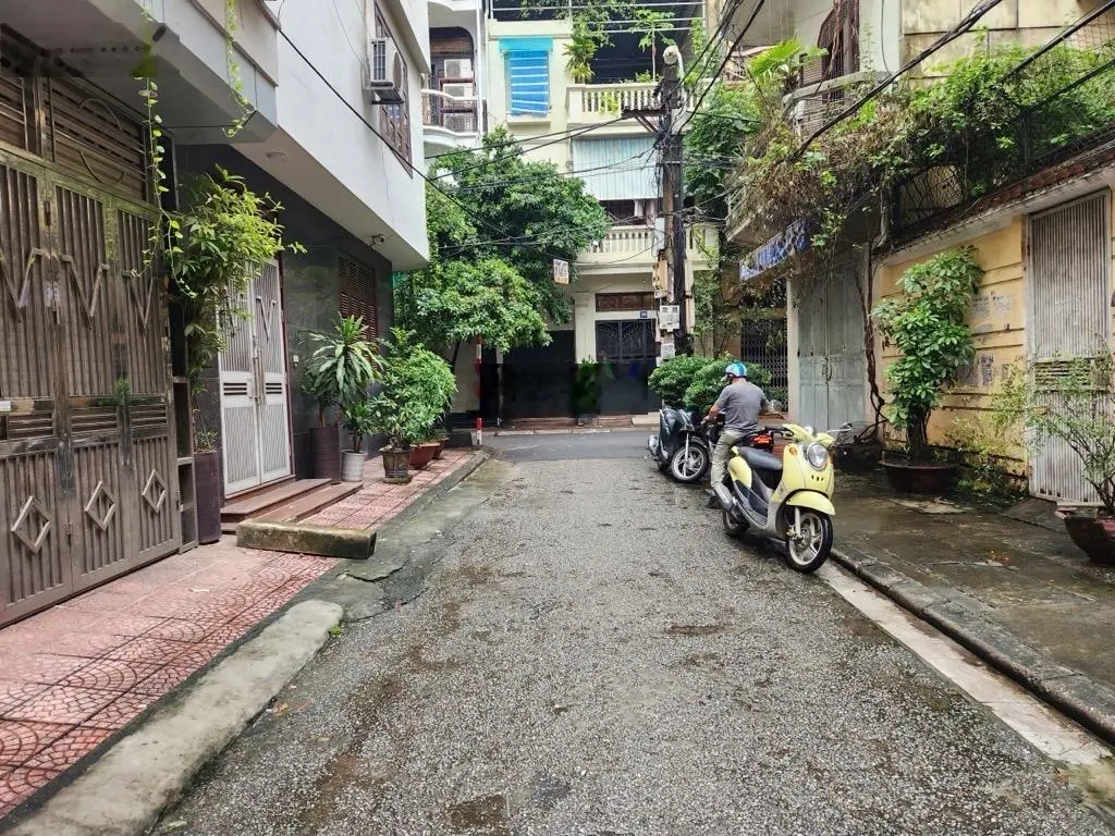 Bán nhà khu vực hoàng mai, phân lô oto tránh.