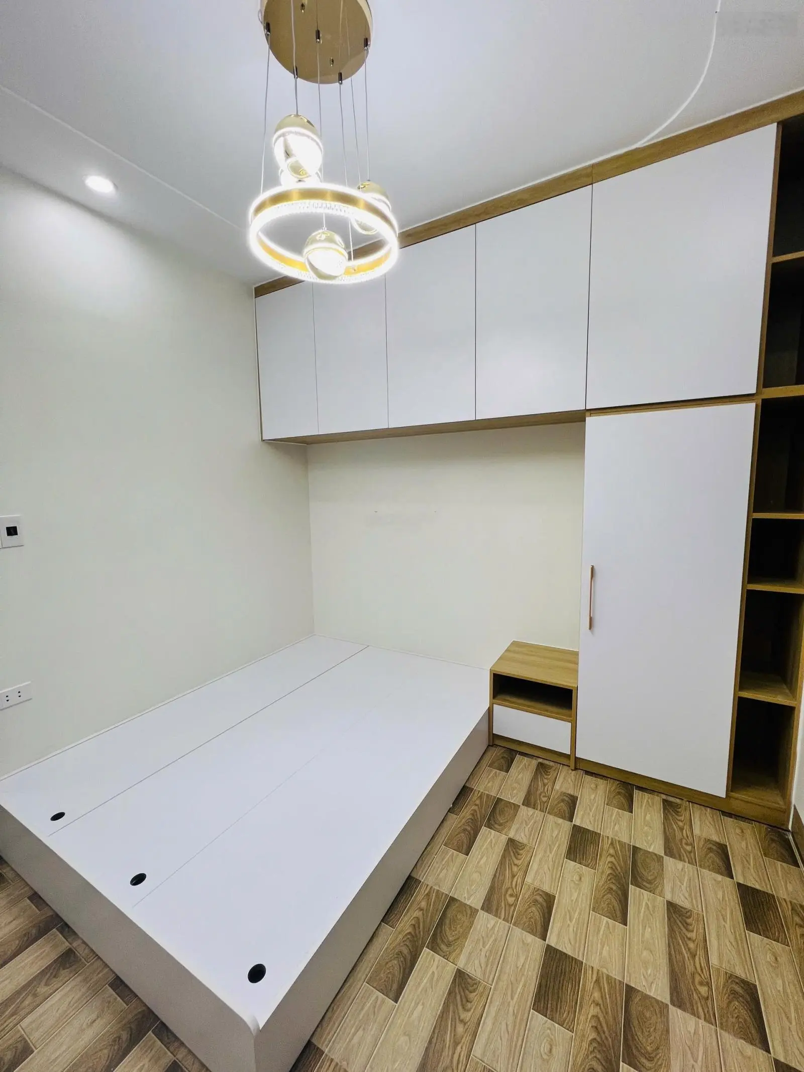 Bán nhà 3 tầng xây mới tinh phố Nguyễn Công Trứ - Hàng Kênh