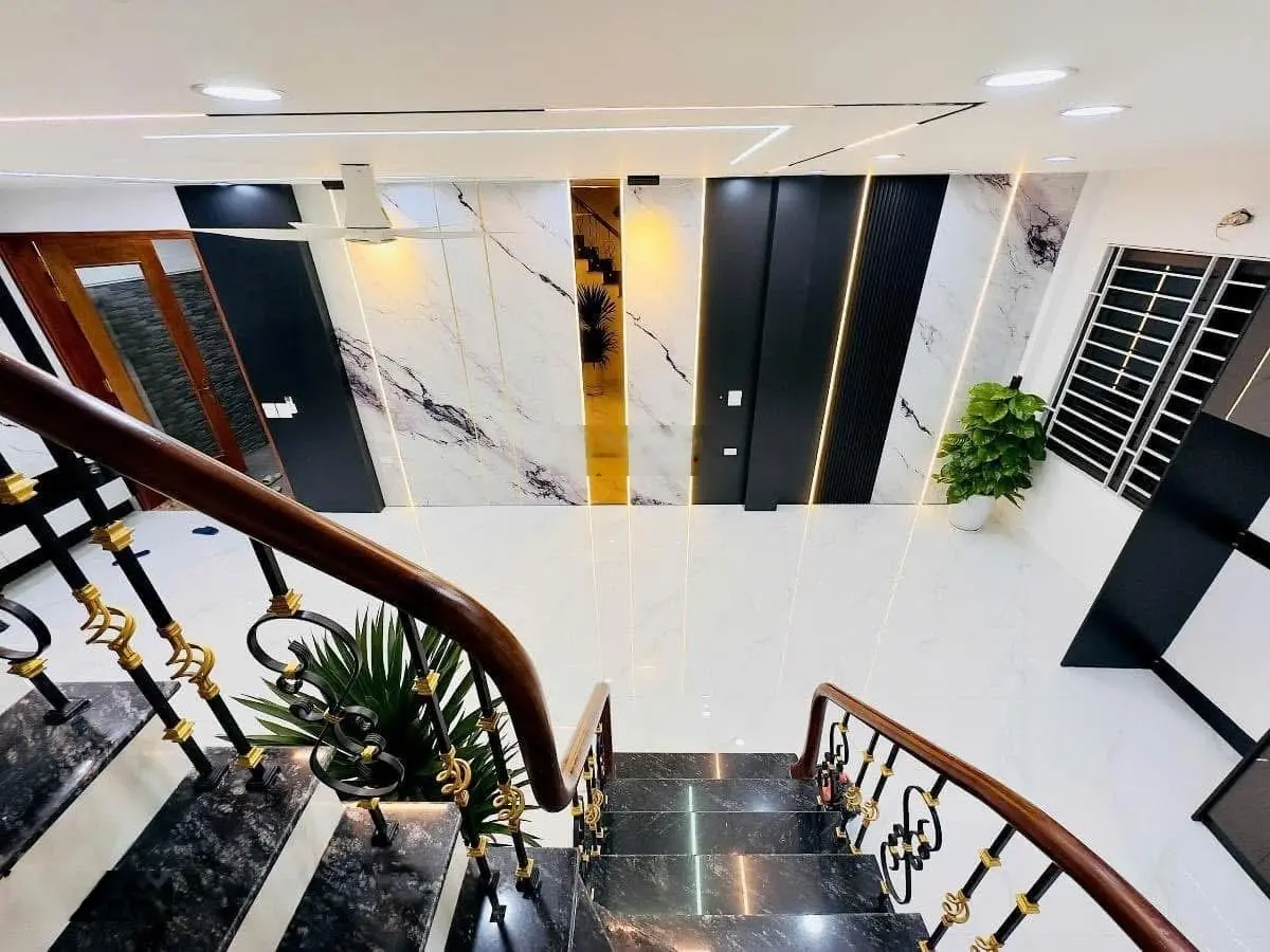 Hiếm! Bán nhà đẹp phố Kim Ngưu, 71m2 - 5 tầng thang máy, full nội thất cao cấp, giá 12 Tỷ