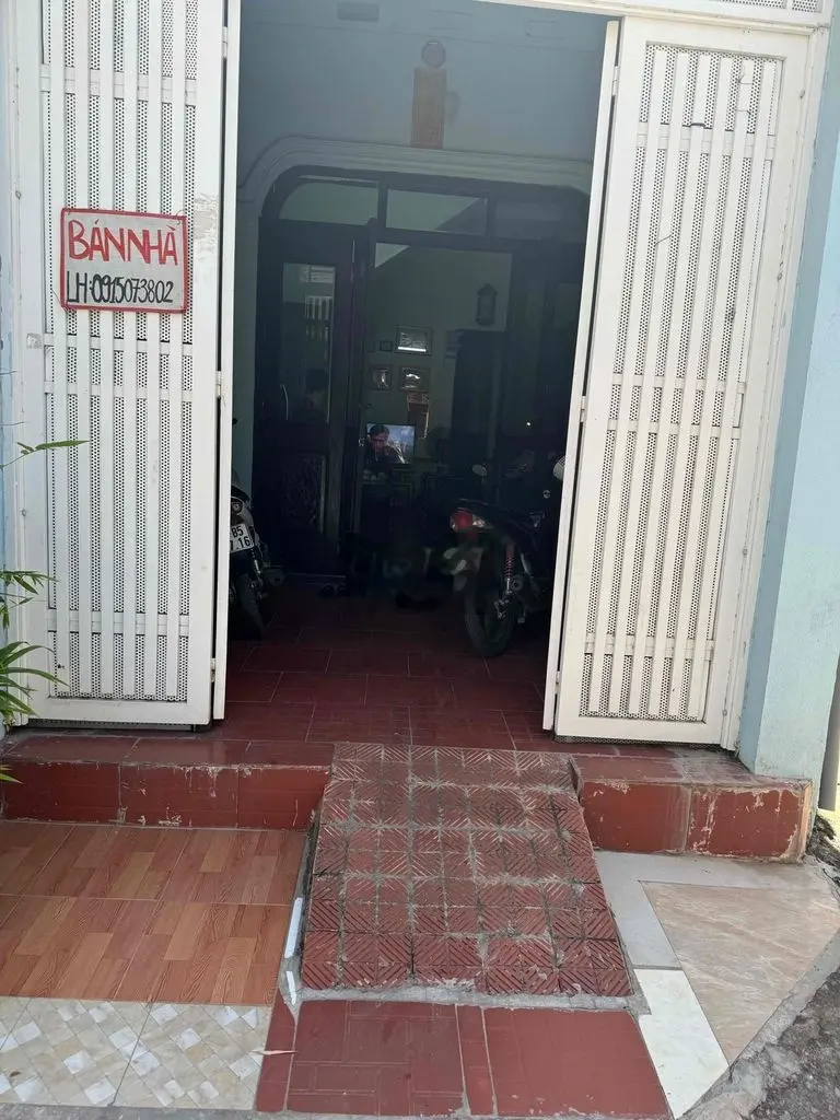 Cần bán nhà 2 tầng gần trung tâm tp