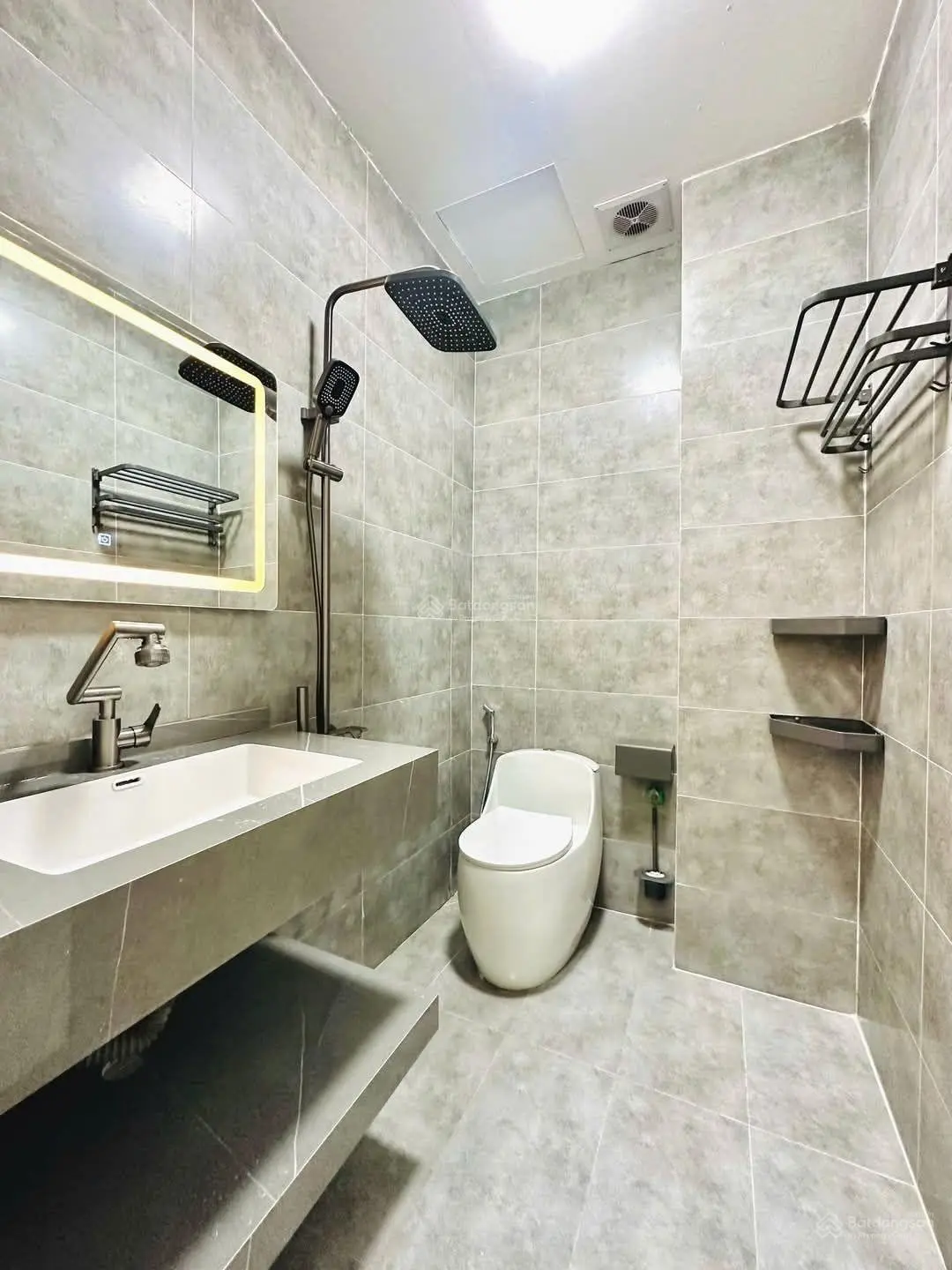 Chính chủ bán nhà Thái Thịnh - ngõ thông rộng oto đỗ kinh doanh đỉnh DT 55m*5 tầng chỉ 13,5 tỷ