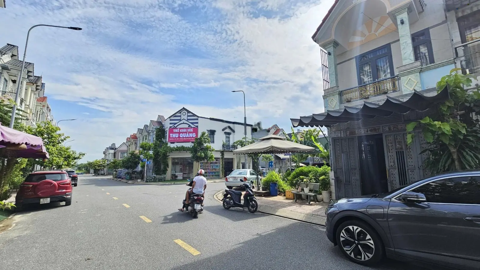 2 tỷ 8 Bán nhà 1 trệt 1 lầu KDC rẻ nhất gần chợ Phú Phong 200m, P.Bình Chuẩn, TP.Thuận An