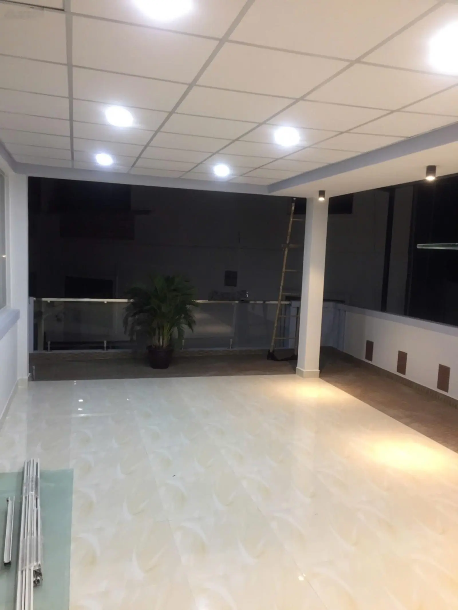 Bán gấp nhà Bành Văn Trân Tân Bình 4m x 14m 5 tầng chỉ 6 tỷ.