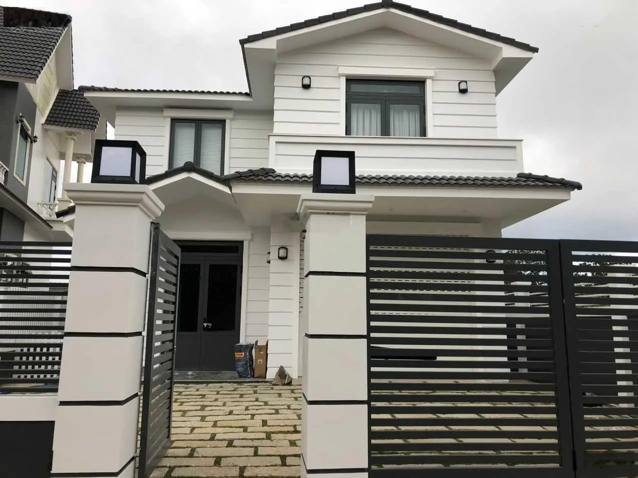 Villa sân vườn Nam Hồ 374m2 ngang 10,2m nở hậu đều 13,5m 3 tầng đã hoàn công