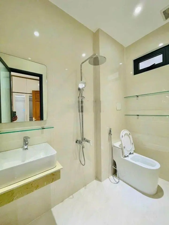 Chủ ngộp ngân hàng bán lỗ gấp nhà 800 triệu. 1 trệt3 lầu.DT 100m2 ở đường Phú Lợi , Thủ Dầu Một,BD.
