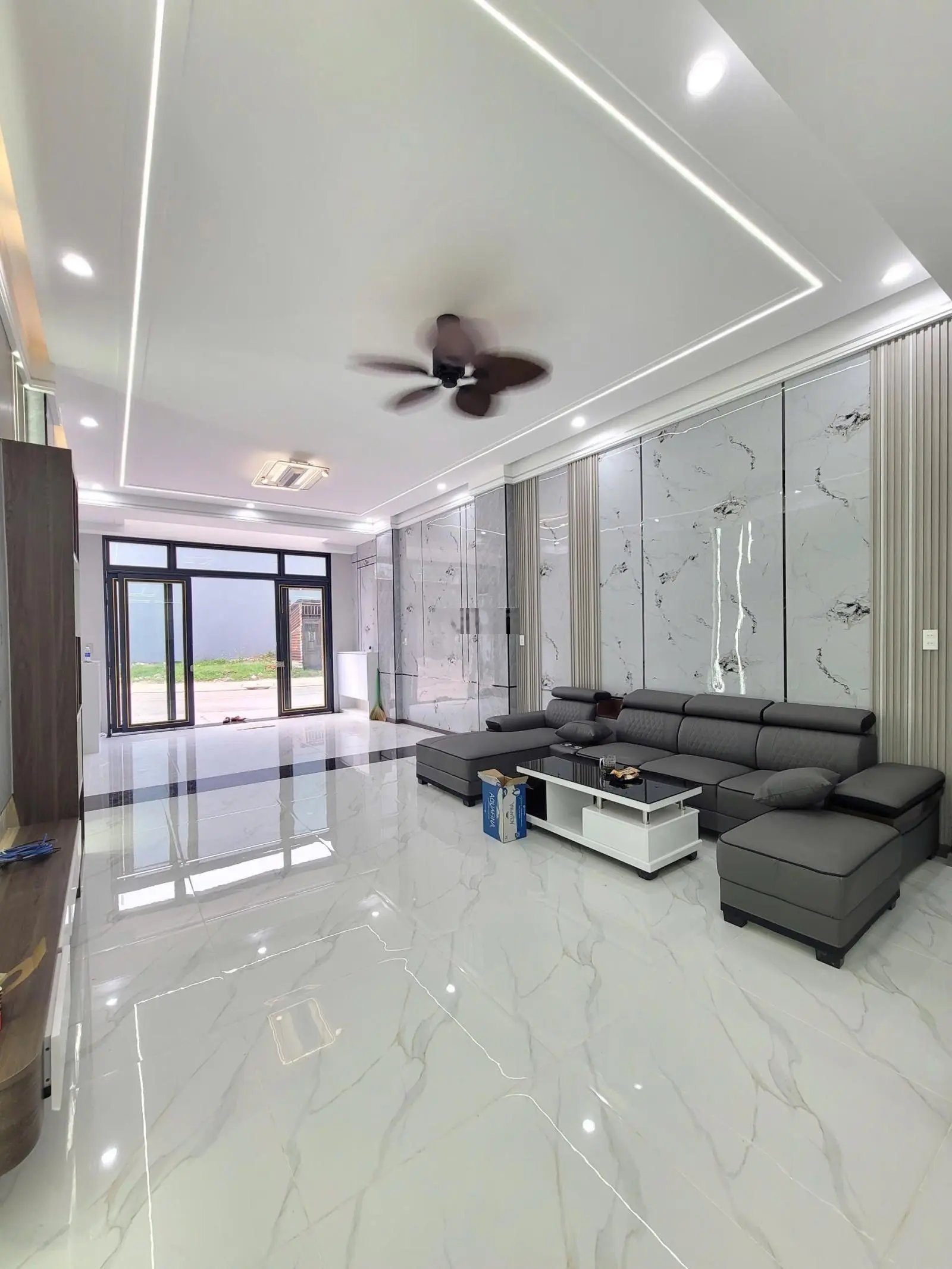 Nhà 1 trệt 2 lầu full nội thất ngay trung tâm y tế Dĩ An chỉ 6 tỷ 145.6m2, giá rẻ