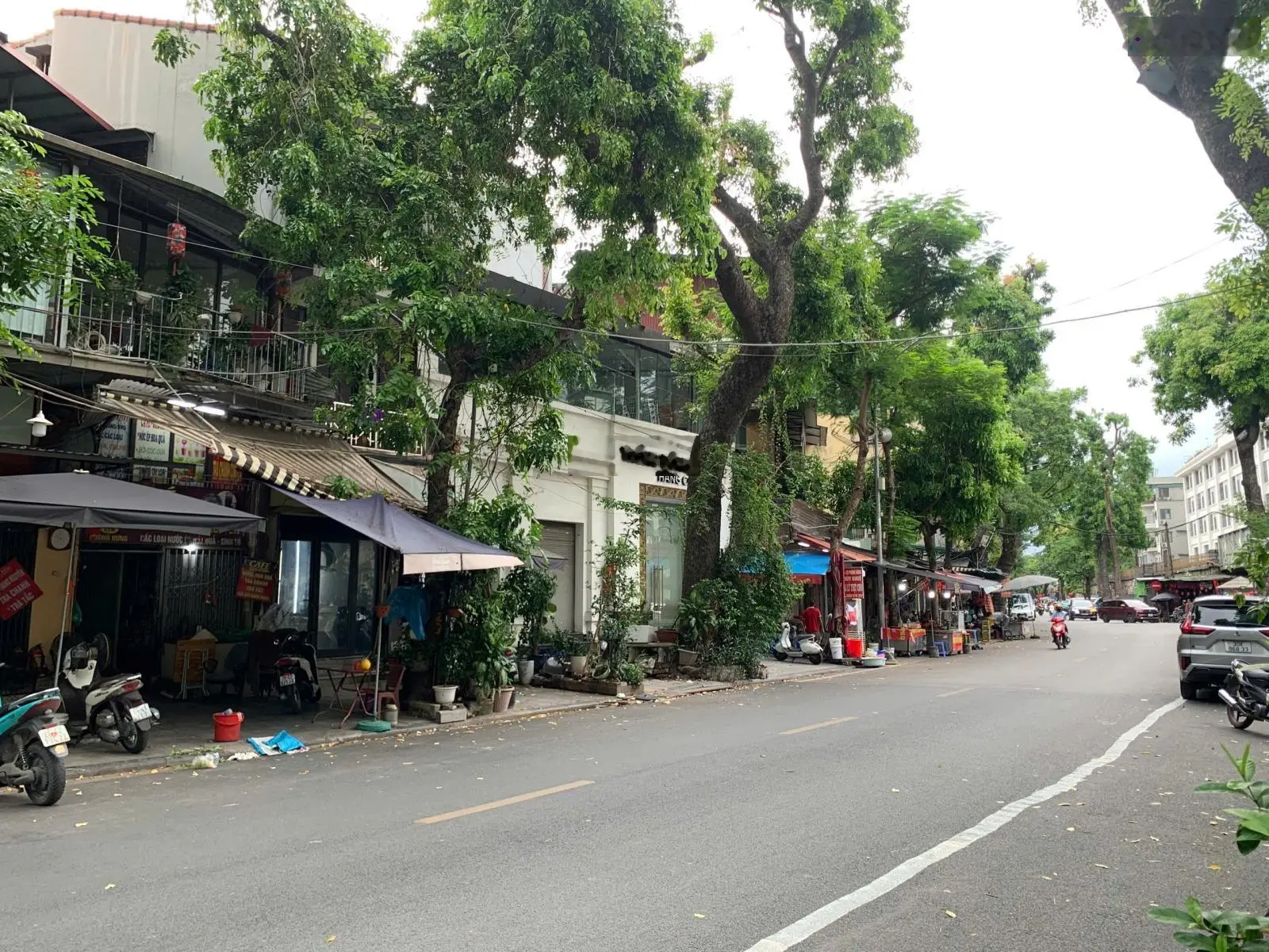 Bán nhà mặt phố 3 tầng trung tâm quận Hoàn Kiếm HN ô tô dừng đỗ thoải mái, sổ cất két