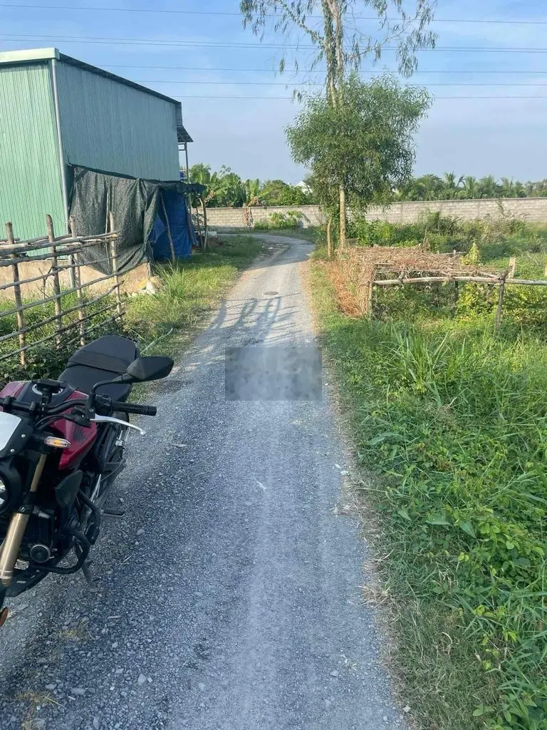 Bán đất mặt tiền đường xe tải cách cao tốc đúng 3km, đất lúa khu vực được chuyển thổ phân được 6 lô, diện tích lớn 1357m2, giá 1,5 tỷ