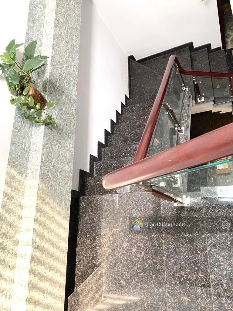 Nhà mặt tiền đường ngang 6m - 80m2, khu phân lô view công viên đẹp, gần chợ thủ đức - 10 nhỉnh