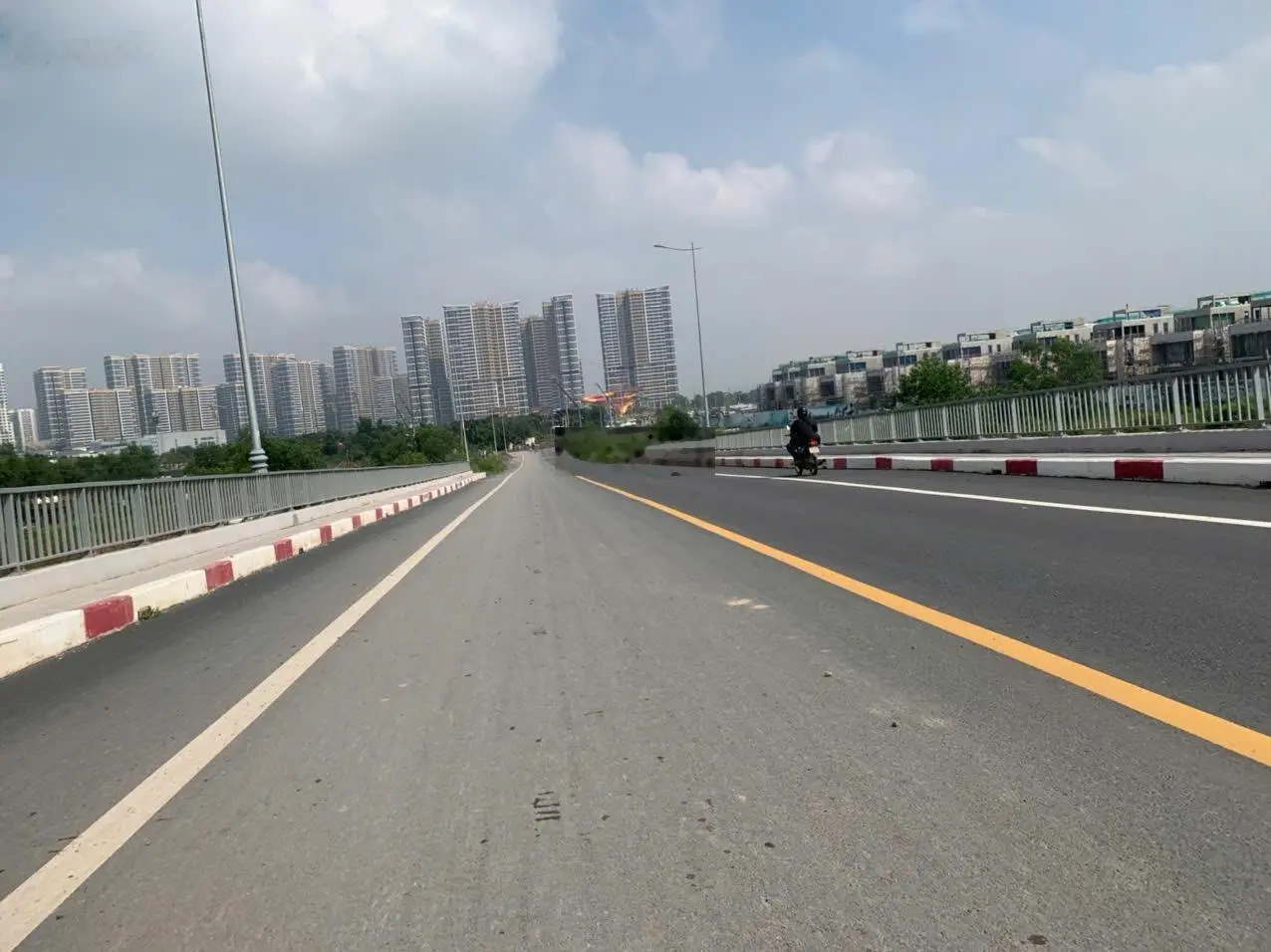 Mặt tiền kinh doanh đường Long Phước, 5x14 full thổ cư, sổ riêng, cách Vinhome Grand Park 750m