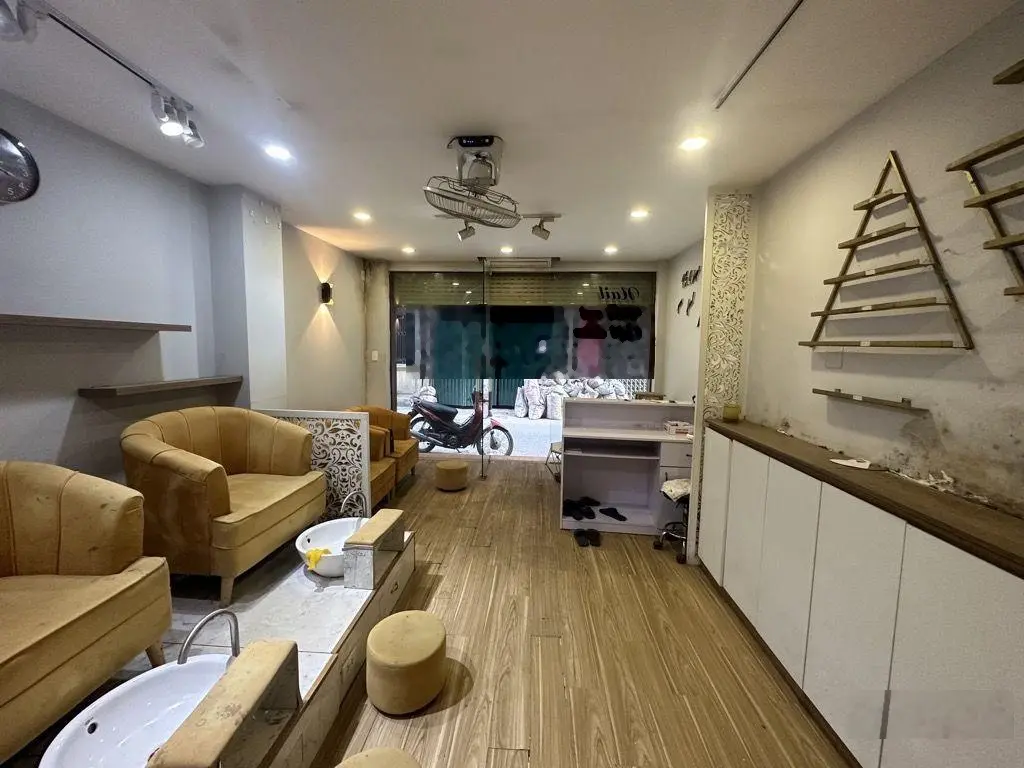 Bán TT tầng 1 Phương Mai, Đống Đa, Phân Lô, Kinh doanh. DT 70m giá 4.32 tỷ