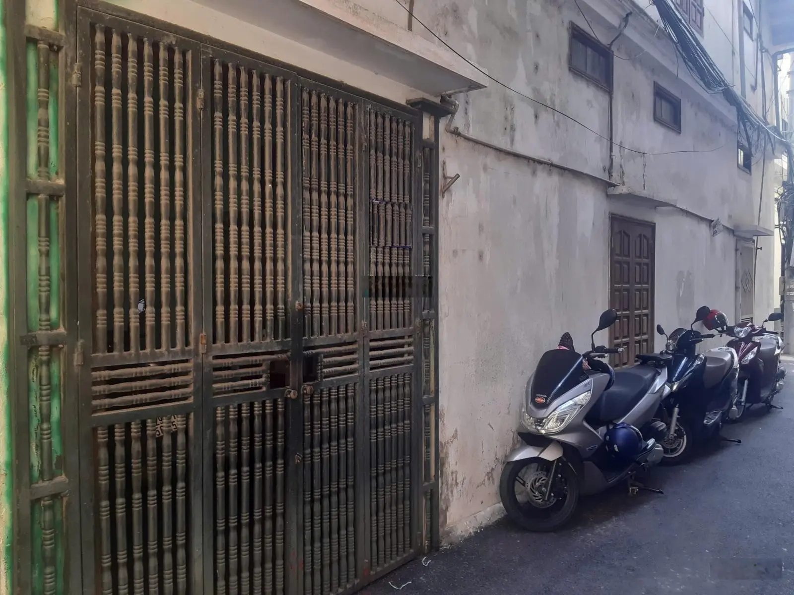 Bán nhà Văn La 3 tầng 47m2 cũ, 3 phòng ngủ, ôto đỗ cửa