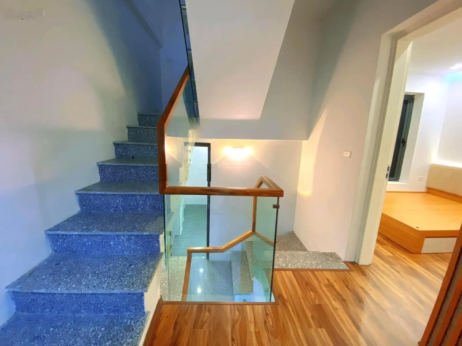 Bán nhà mặt phố Vũ Tông Phan ngay ngã tư sở 60m2x4 tầng 4m mặt tiền giá 13,x tỷ có TL