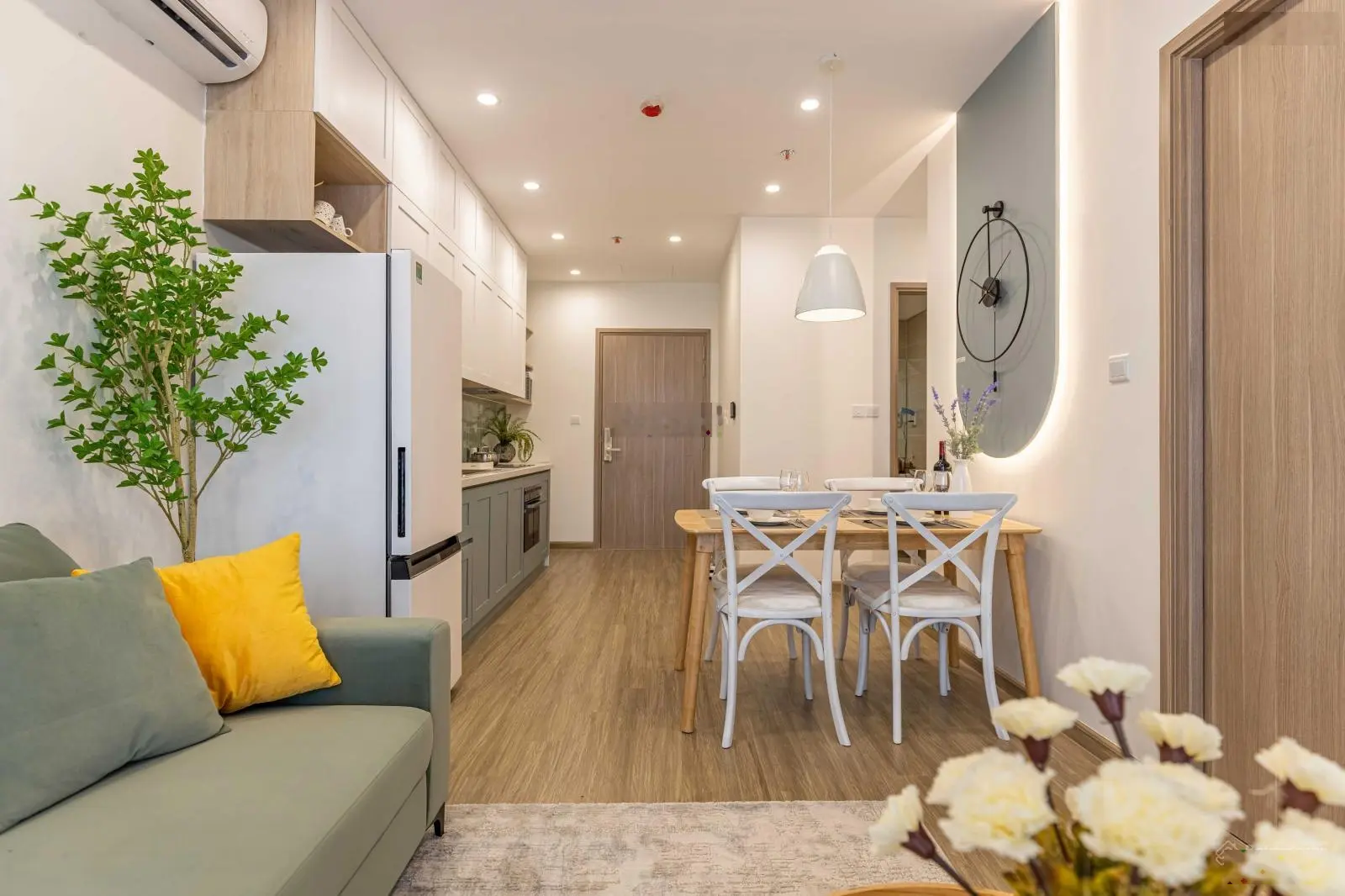 Bán căn hộ 2 ngủ 2,8 tỷ full đồ nội thất 55m nhận nhà ở ngay bc Đông Nam tầng trung đẹp ngay VinUni
