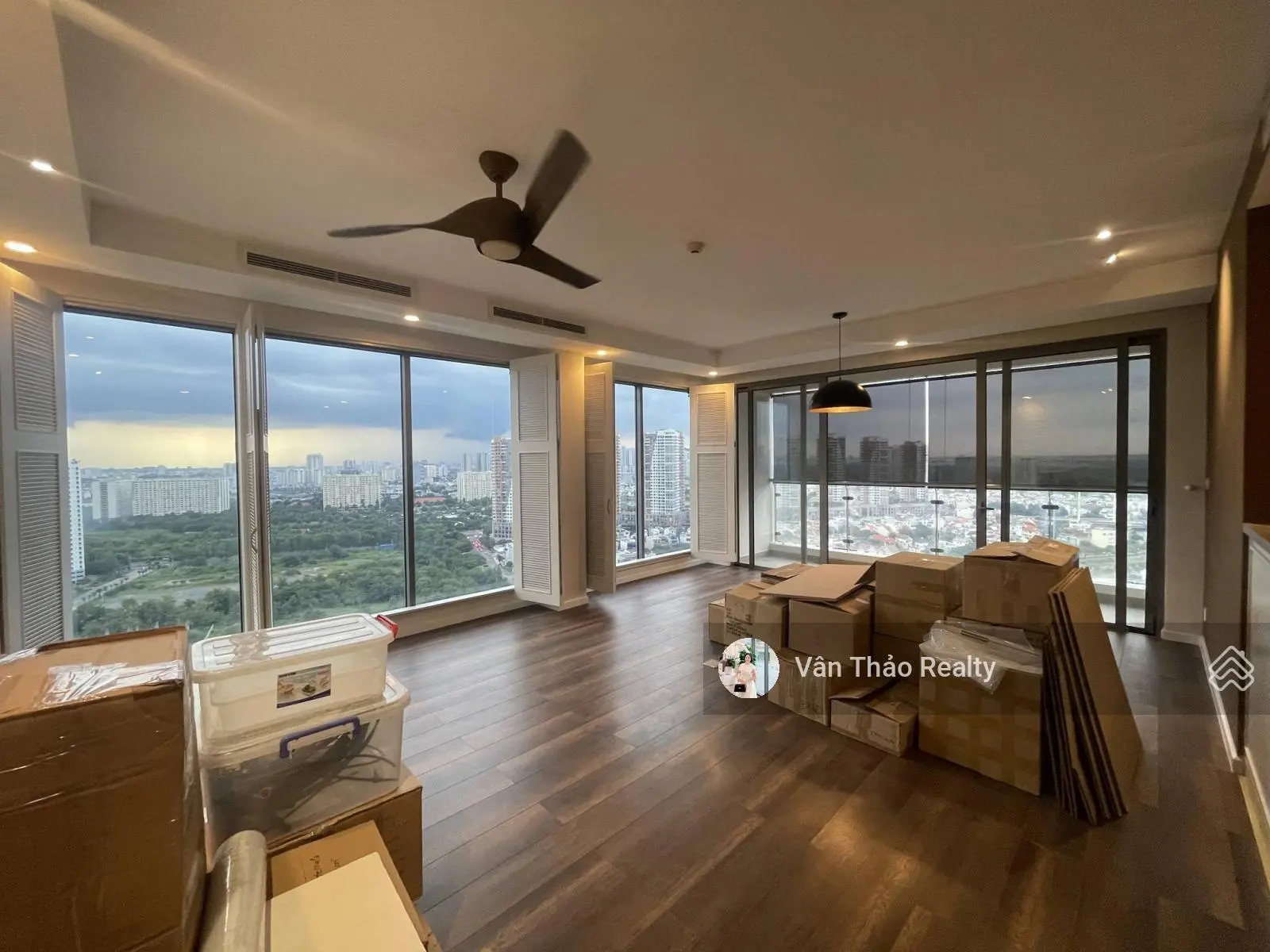 (Diện tích lớn 137m2) Căn hộ 3PN góc - Full kính 2 mặt - Nội thất cơ bản - Đảo Kim Cương Quận 2
