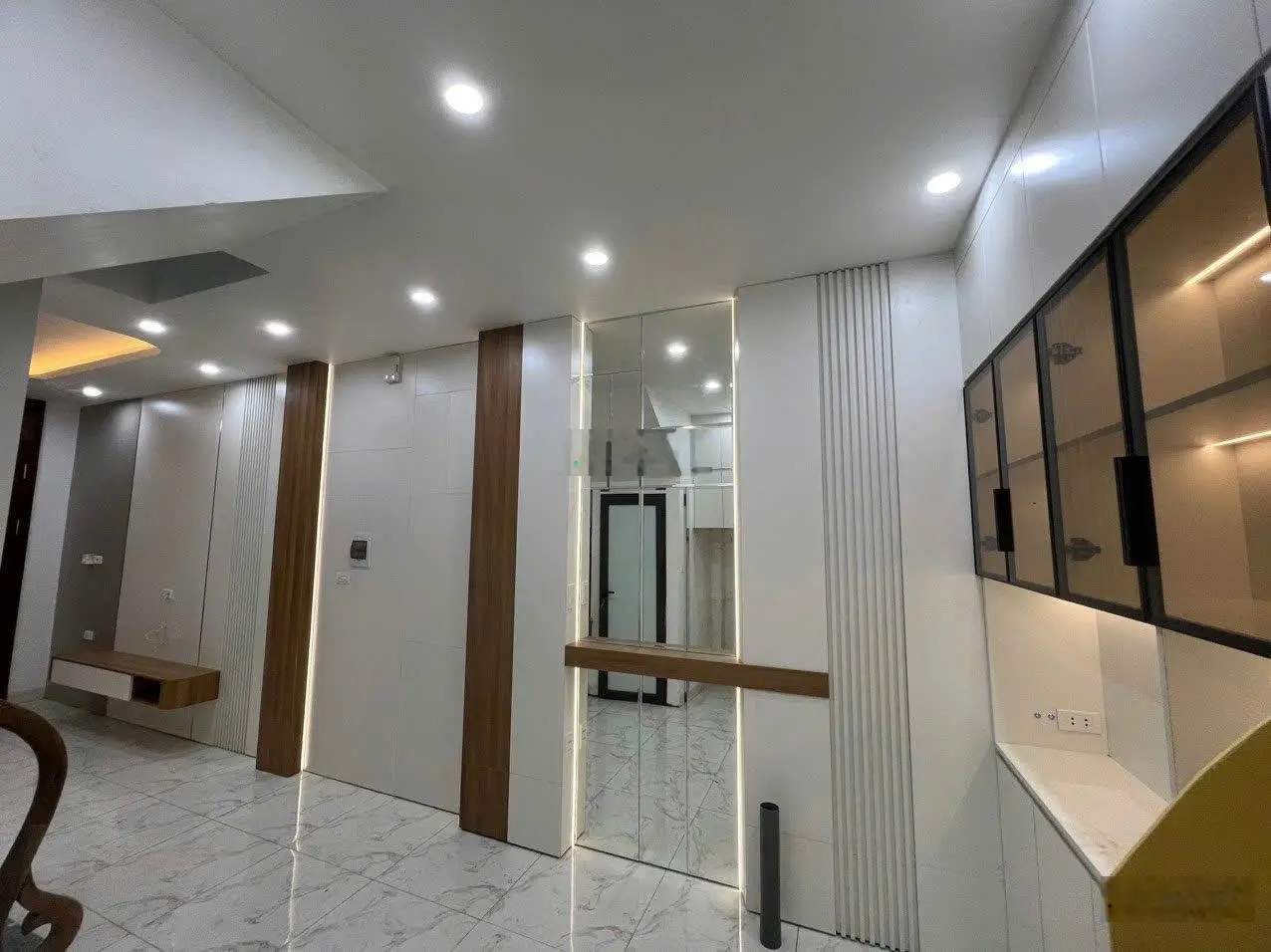 Bán nhà 4 tầng trung tâm TT Chúc Sơn - Chương Mỹ 31m2. Full nội thất. Giá 2. X tỷ