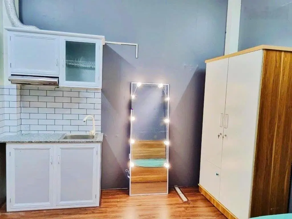 Chính chủ cần bán căn nhà về quê cùng con cháu,nhà 5 tầng 8 phòng hiện cho thuê gần 30tr,sổ đỏ 30m