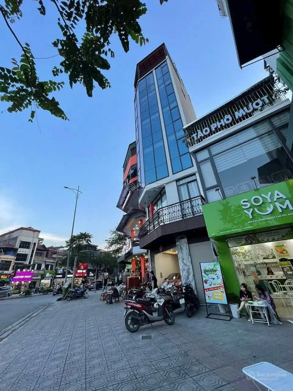 Siêu phẩm mặt phố nguyễn văn cừ, 50m, thang máy,vỉa hè rộng,kinhdoanh bất chấp