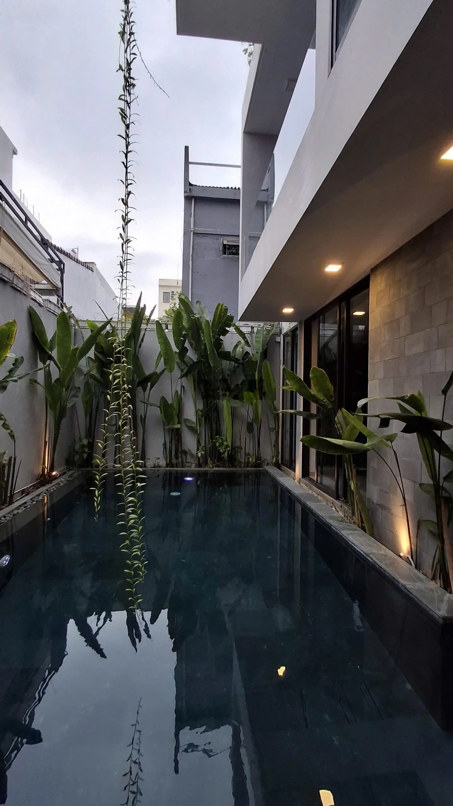 Bán nhà 2 tầng mặt tiền đường hoàng bích sơn giá siêu hot .