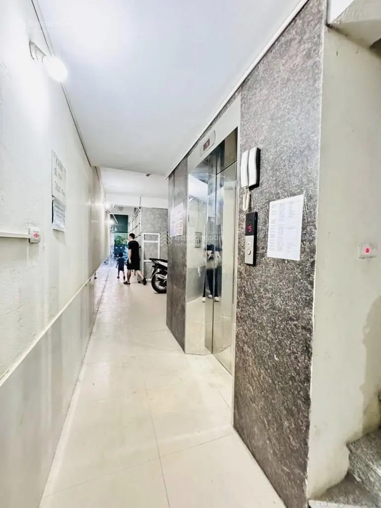 Bán nhà Phùng Khoang, 102m 7tầng thang máy,đường 3 ôtô tránh nhau, 18phòng khép kín, doanh thu 70tr