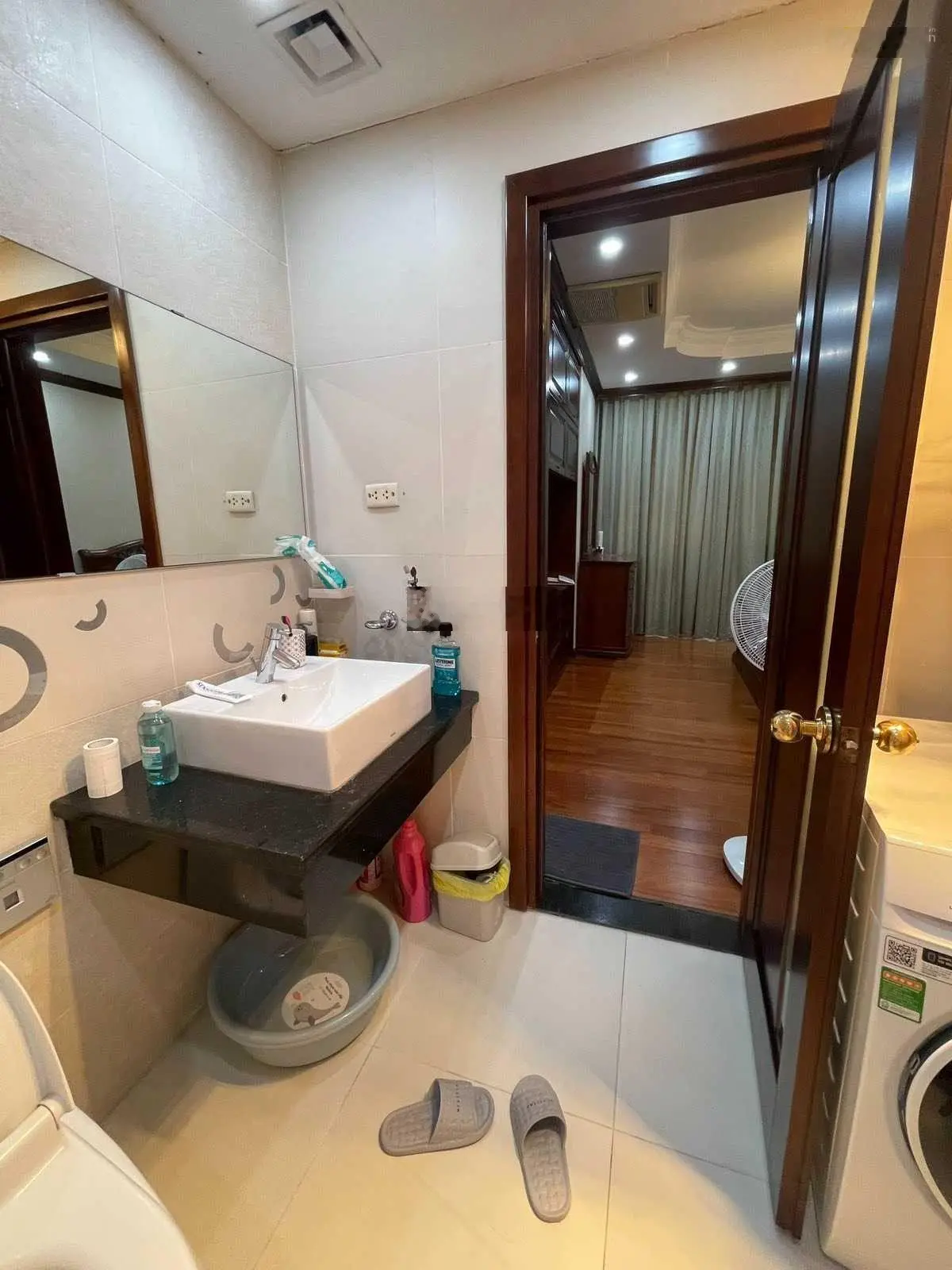 Bán gấp ! 170m2, 4pn, giá chỉ 12 tỷ. cửa đông nam, nt cao cấp, vị trí thuận lợi. lh: 0343,202.831