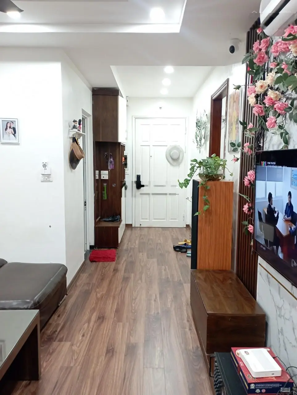 Bán căn hộ CT2-C14 Bắc Hà, 70m2 (thiết kế 2PN 2VS) cửa vào Tây, nội thất sẵn, nhà sẵn sổ và lôt xe