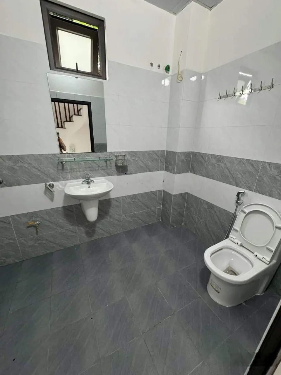 Bán căn 35m2x4T, Đồng Nhân, mặt kinh doanh, Oto đậu cửa, ra Penika Tố Hữu 5 phút đi xe